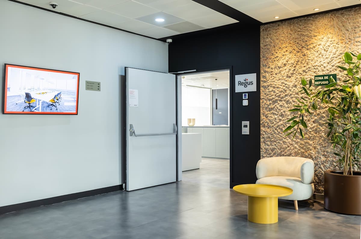 Regus Barajas interior photo 9
