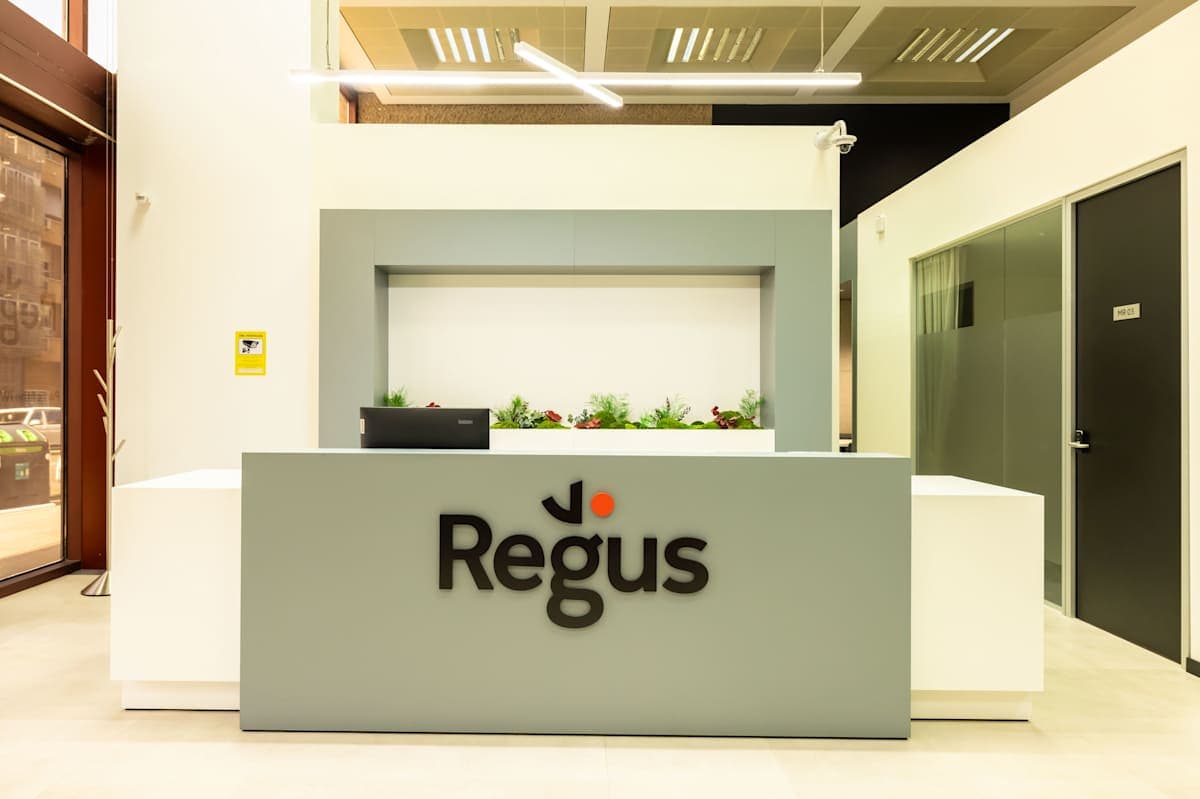 Regus Luca de Tena interior photo 2