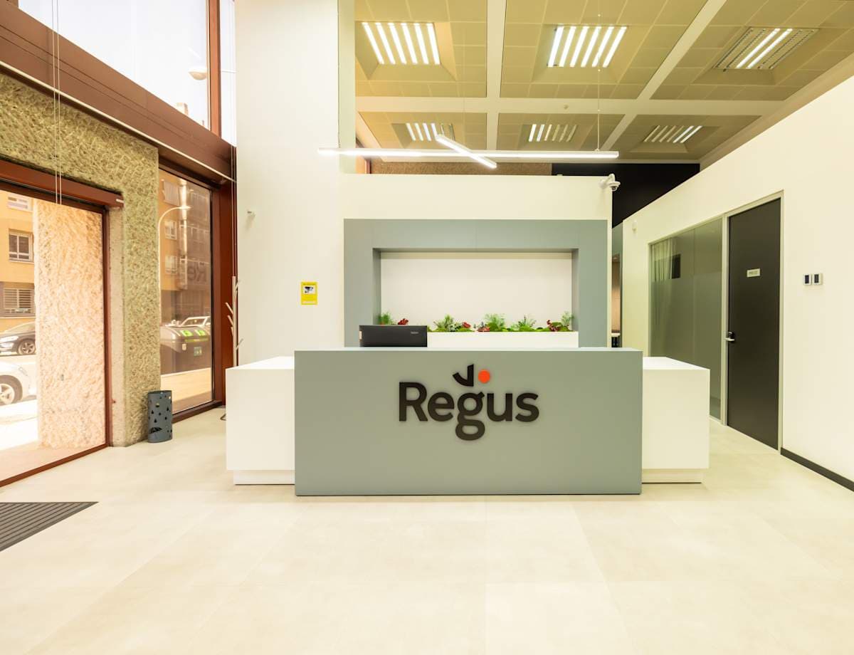 Regus Luca de Tena interior photo 12