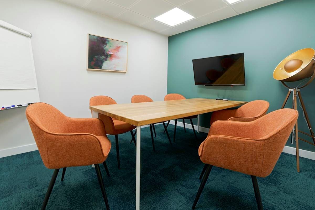 HQ Southfields interior photo 3