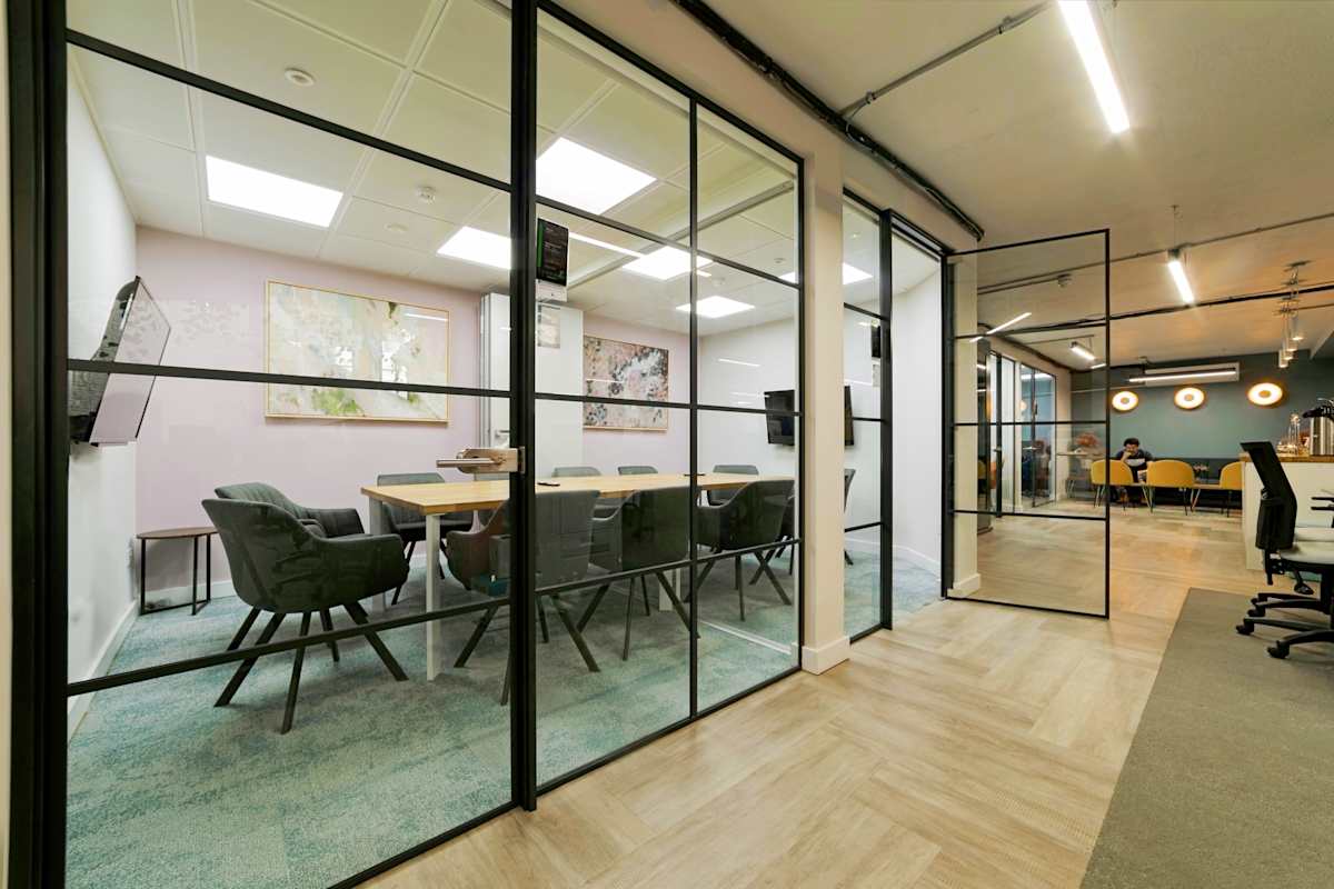 HQ Southfields interior photo 9