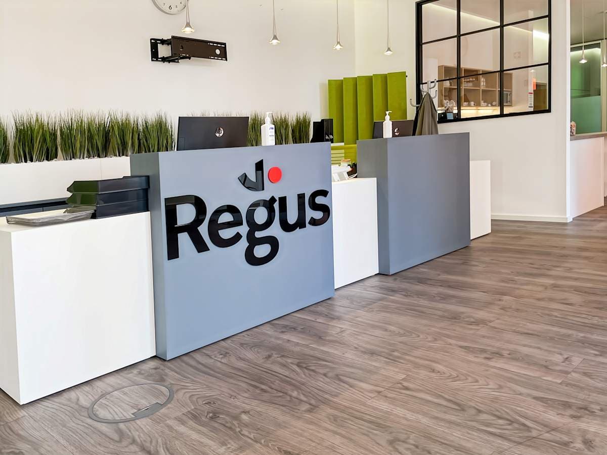 Regus Unterfoehring Park Village interior photo 2