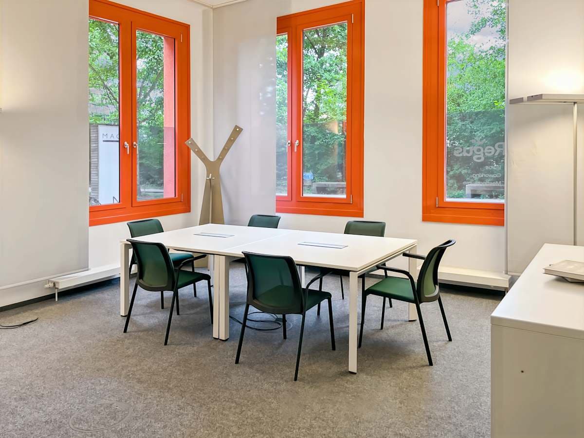 Regus Unterfoehring Park Village interior photo 11