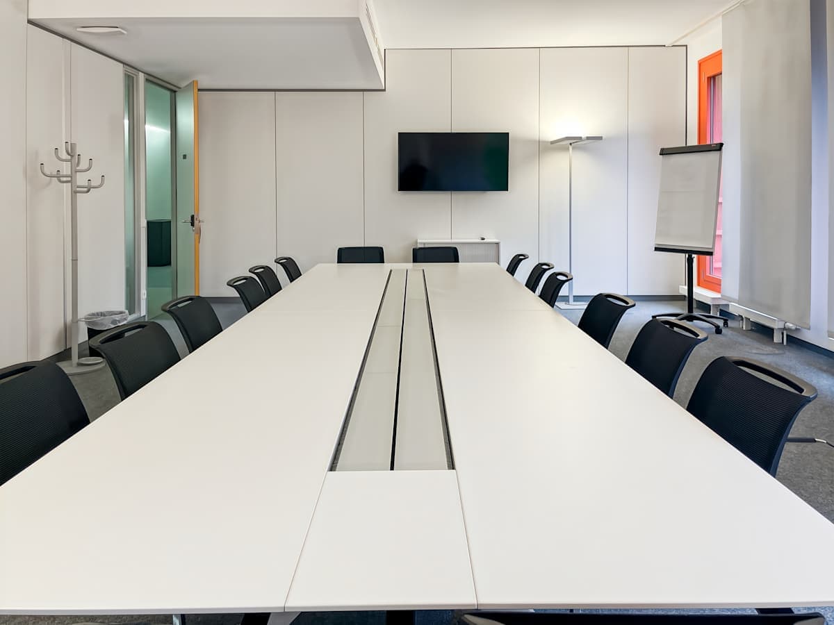 Regus Unterfoehring Park Village interior photo 12