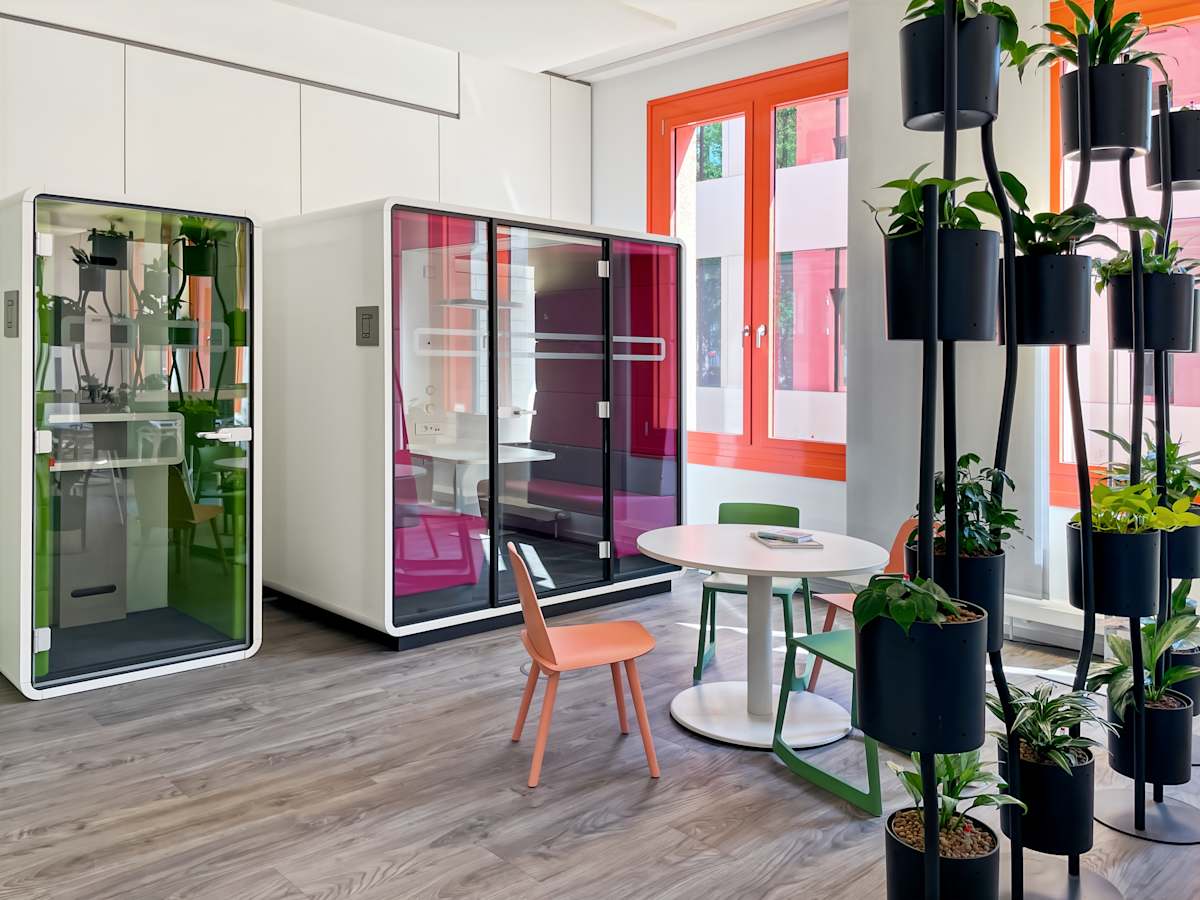 Regus Unterfoehring Park Village interior photo 6