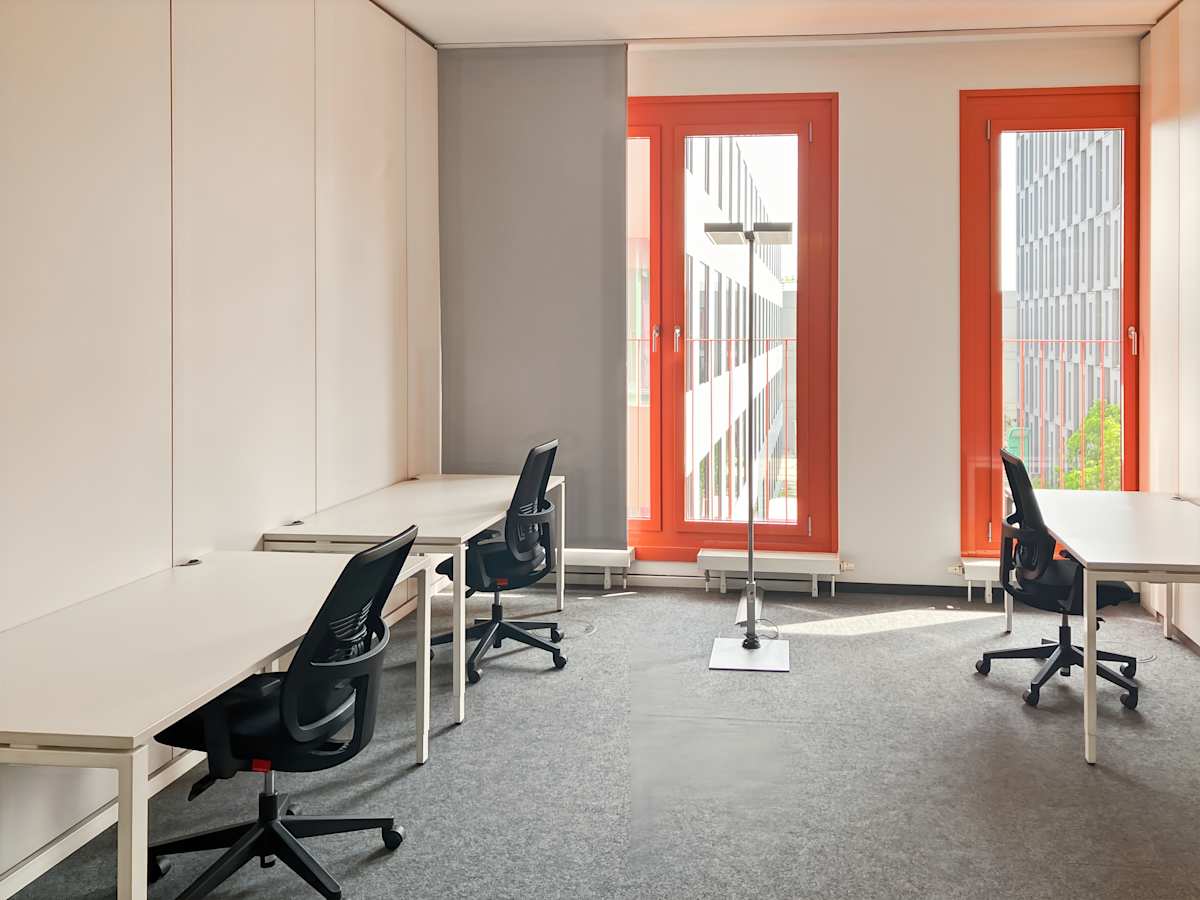 Regus Unterfoehring Park Village interior photo 7