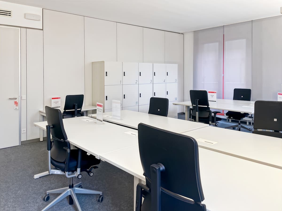 Regus Unterfoehring Park Village interior photo 8