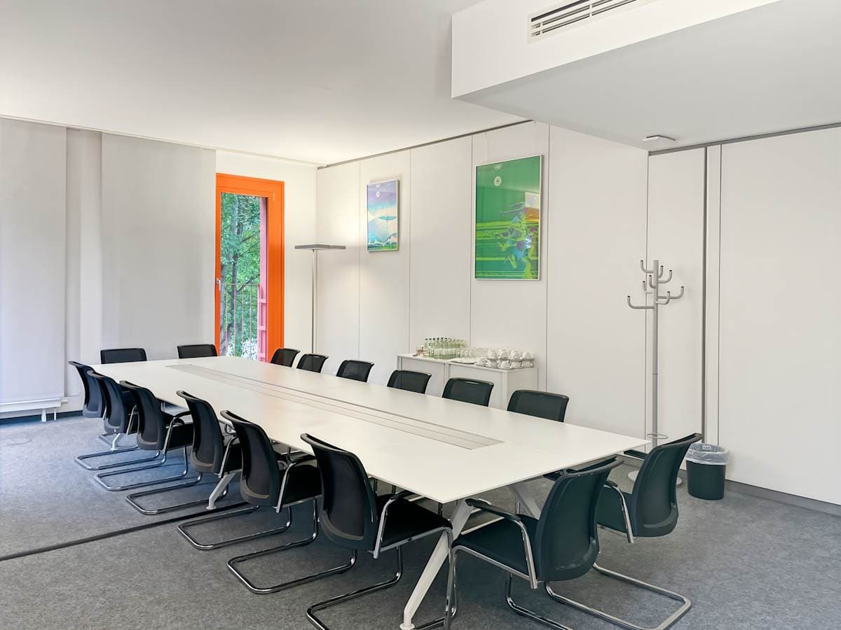 Regus Unterfoehring Park Village interior photo 9