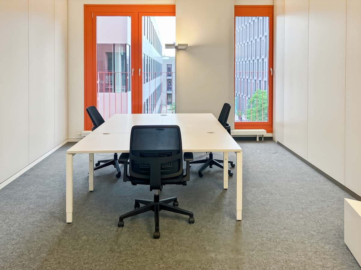 Regus Unterfoehring Park Village interior photo 10