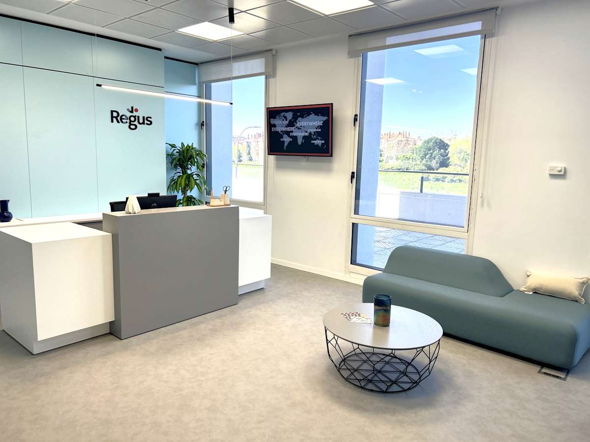 Regus Calle Ribera de Loira 16 interior photo 2