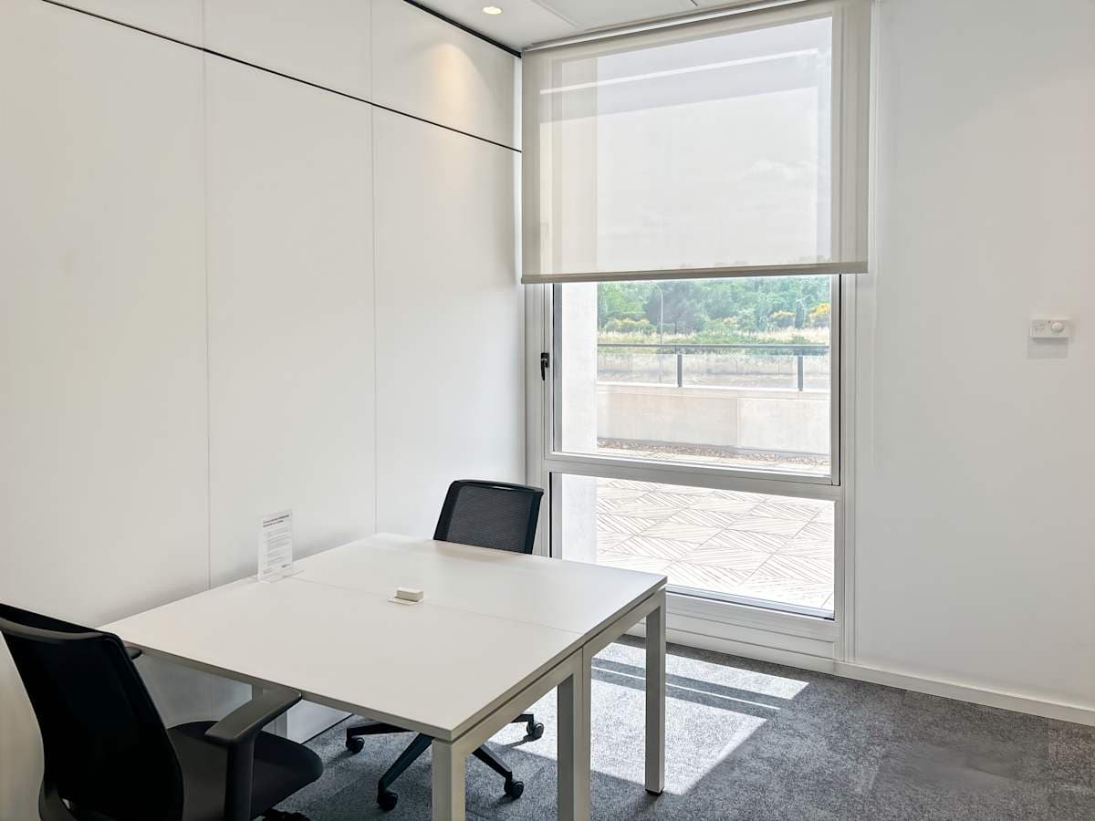 Regus Calle Ribera de Loira 16 interior photo 12