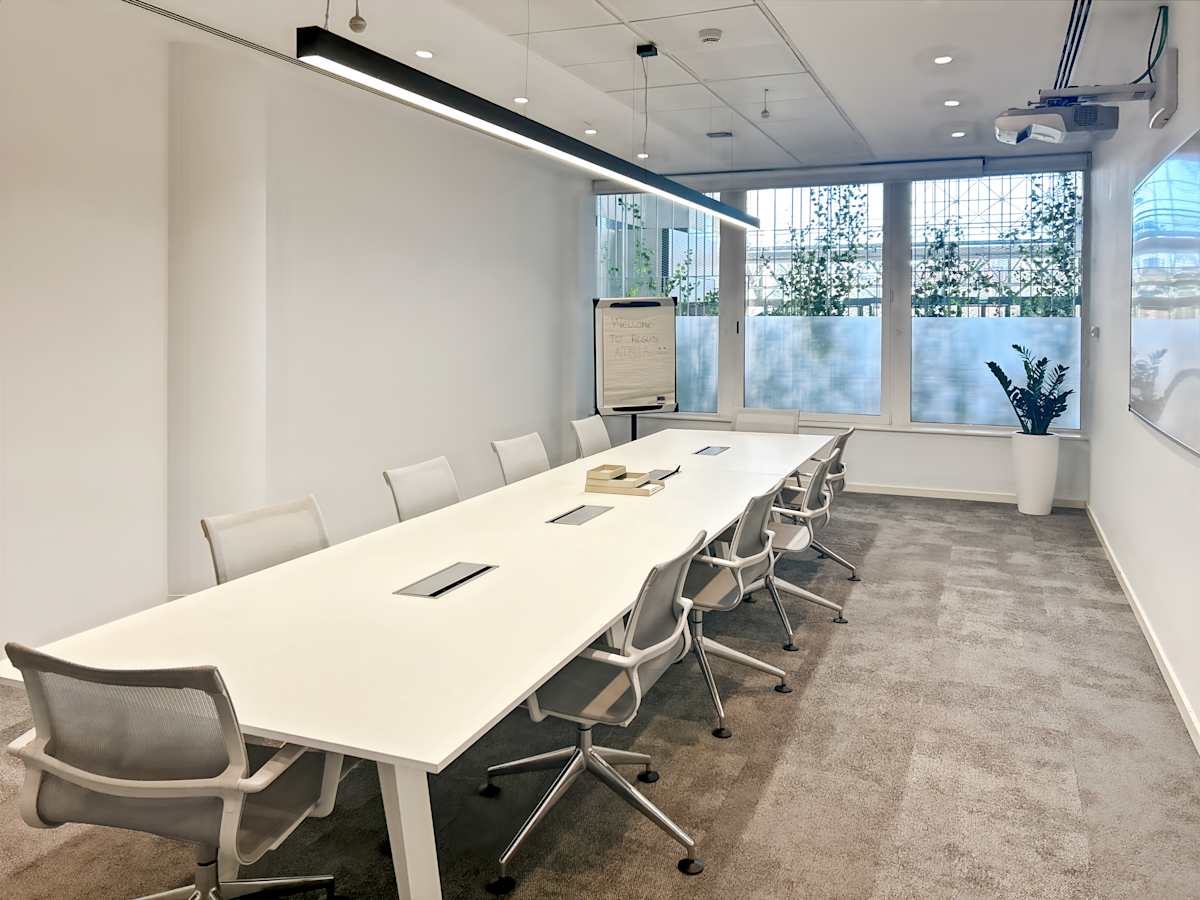 Regus Calle Ribera de Loira 16 interior photo 3