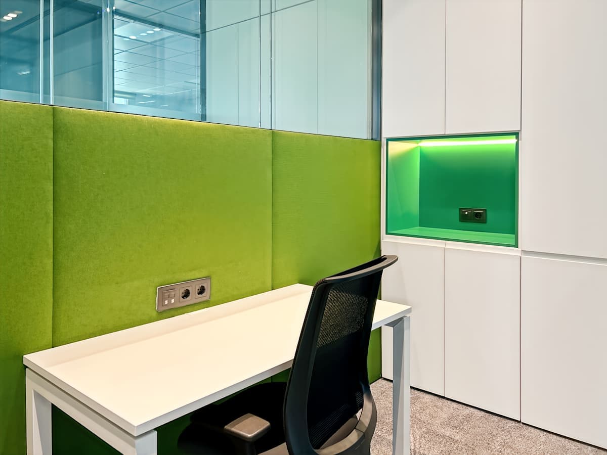 Regus Calle Ribera de Loira 16 interior photo 4