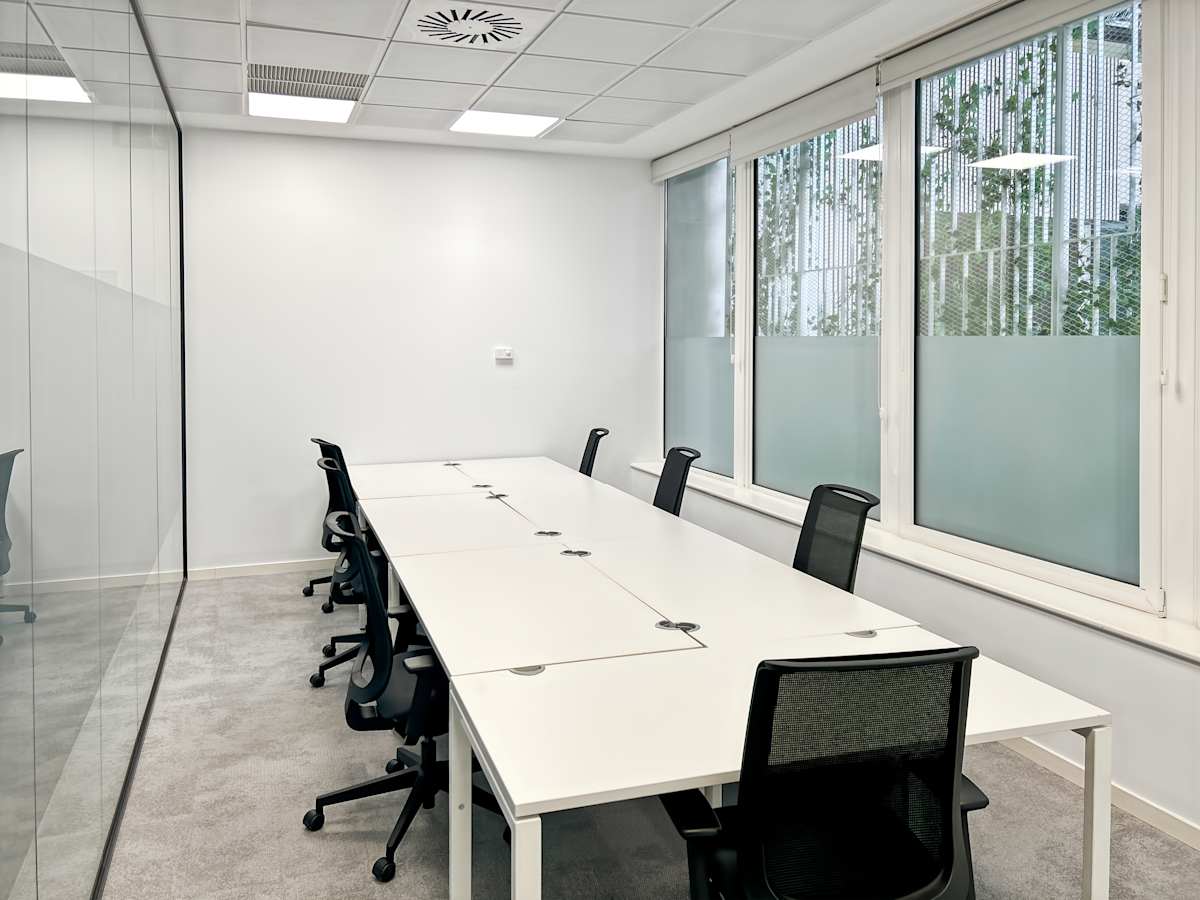 Regus Calle Ribera de Loira 16 interior photo 5