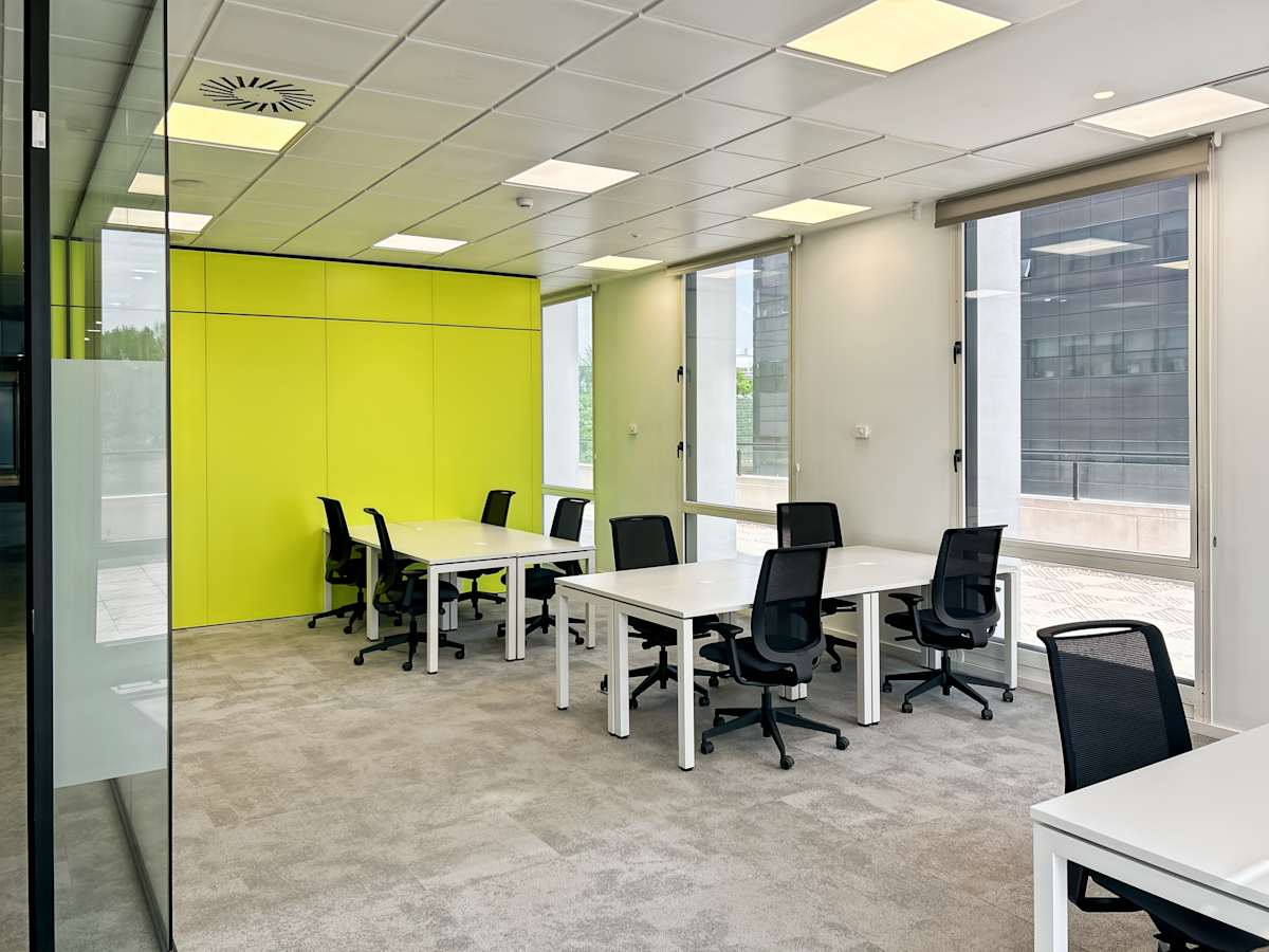 Regus Calle Ribera de Loira 16 interior photo 7