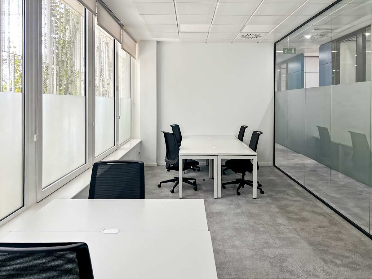 Regus Calle Ribera de Loira 16 interior photo 8