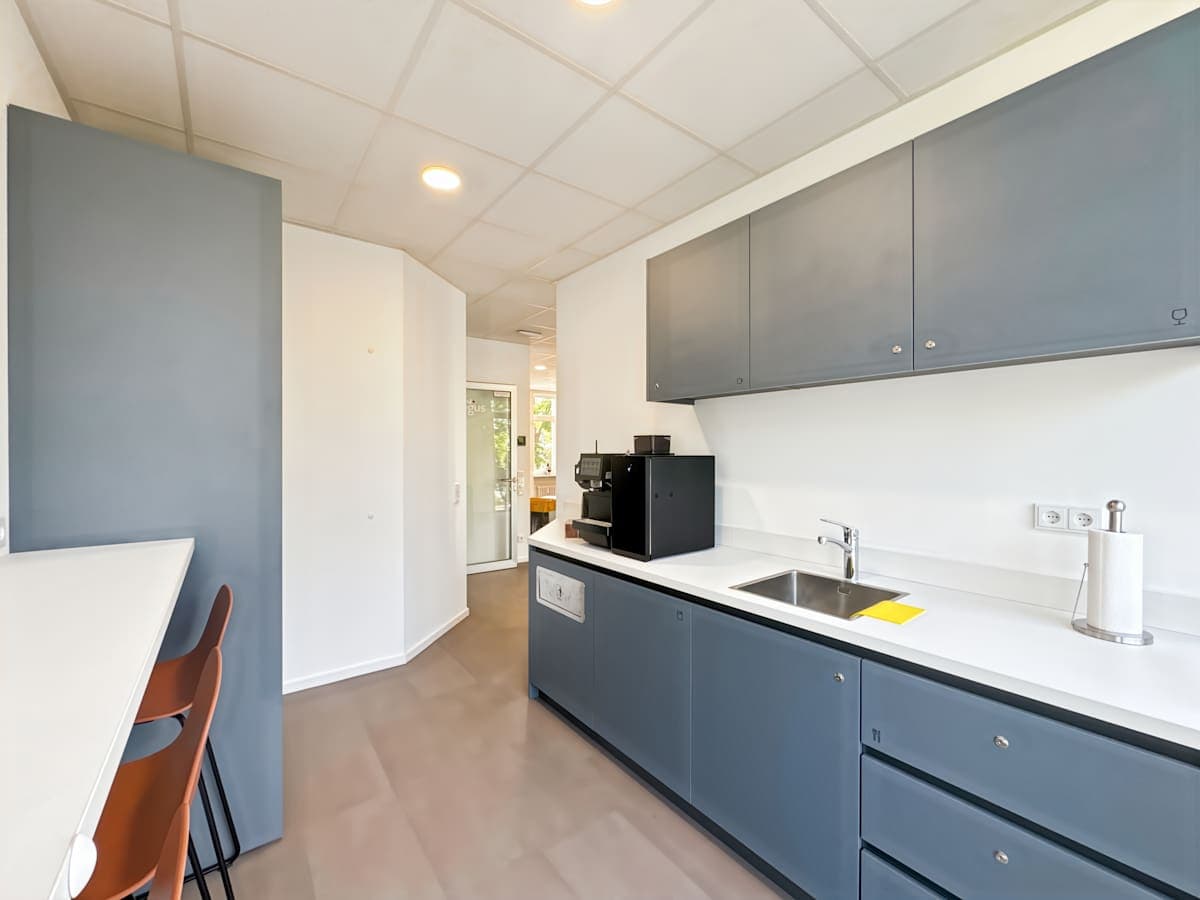 Regus Roesslerstrasse interior photo 12