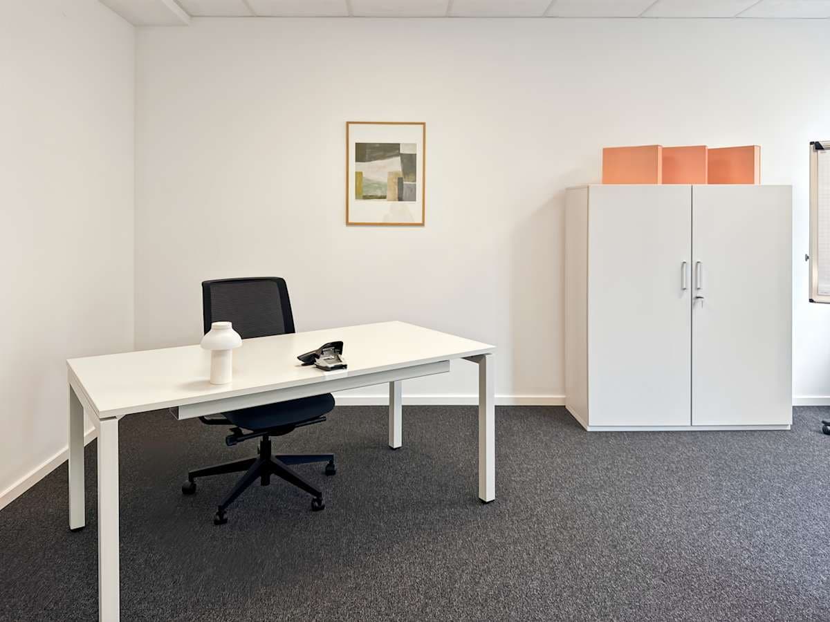 Regus Roesslerstrasse interior photo 4
