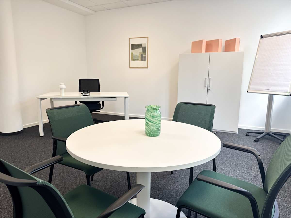Regus Roesslerstrasse interior photo 7