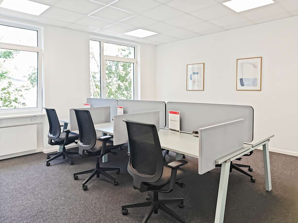 Regus Roesslerstrasse interior photo 8