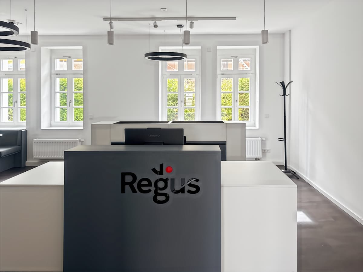 Regus Von Richthofen Park interior photo 2