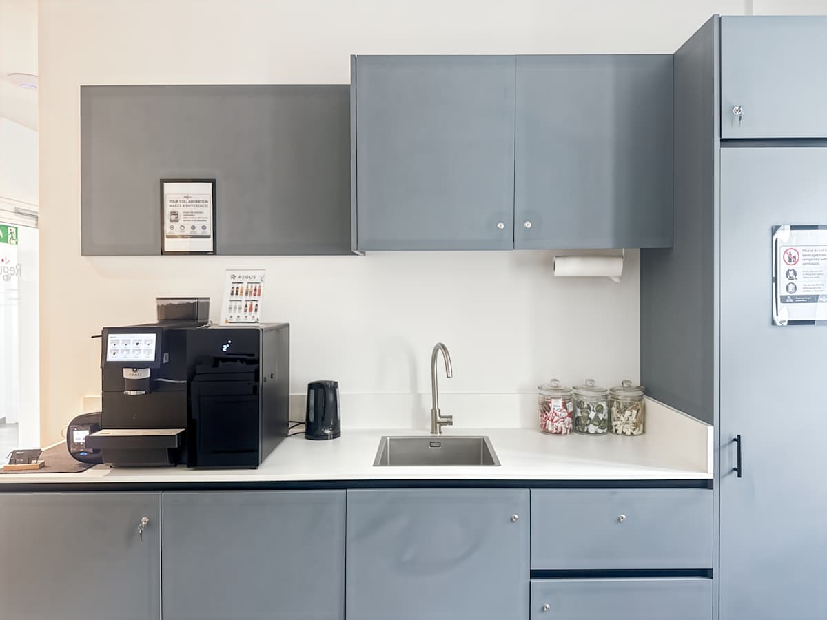 Regus Von Richthofen Park interior photo 6