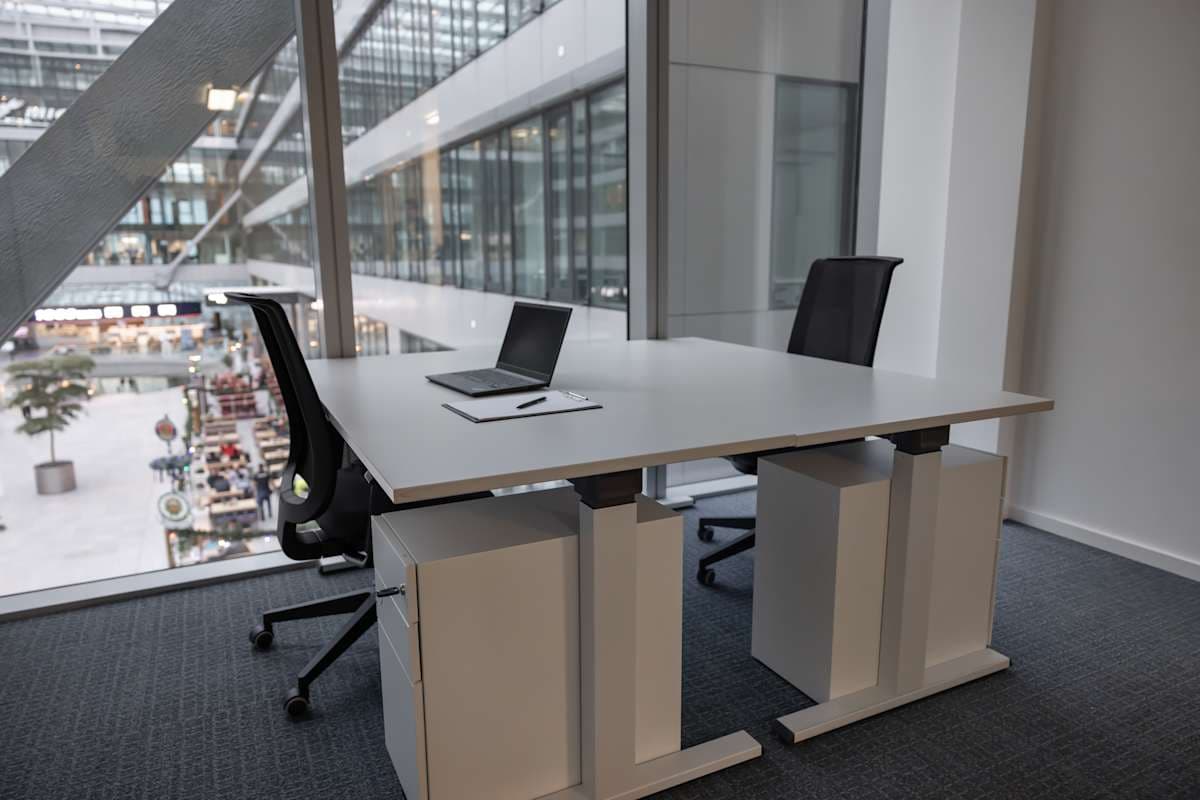 Regus Am Flughafen interior photo 3