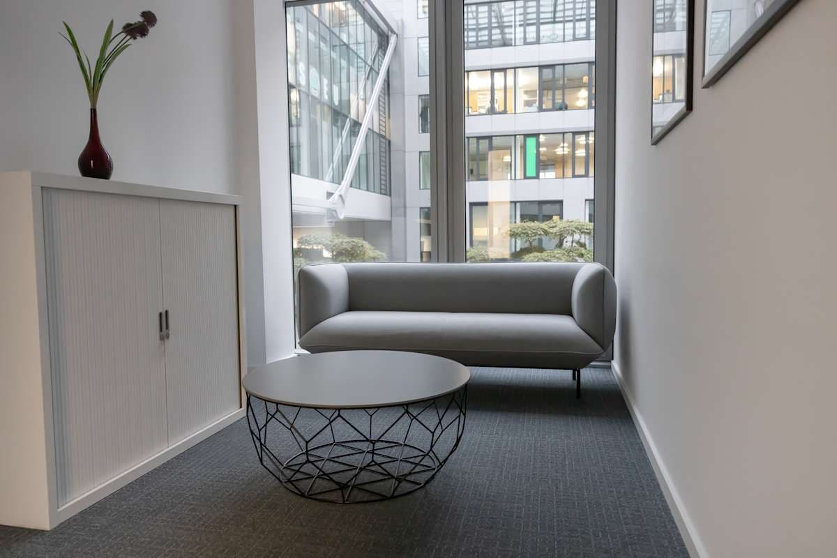 Regus Am Flughafen interior photo 5