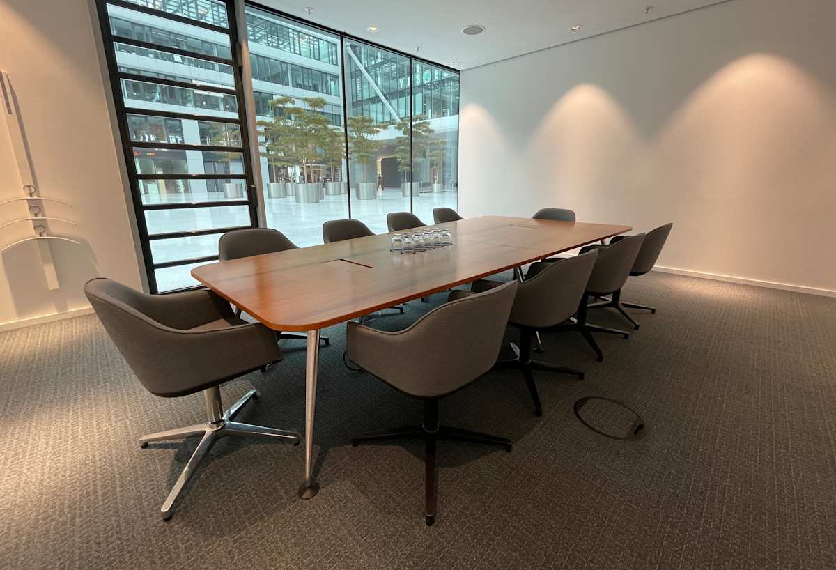 Regus Am Flughafen interior photo 6