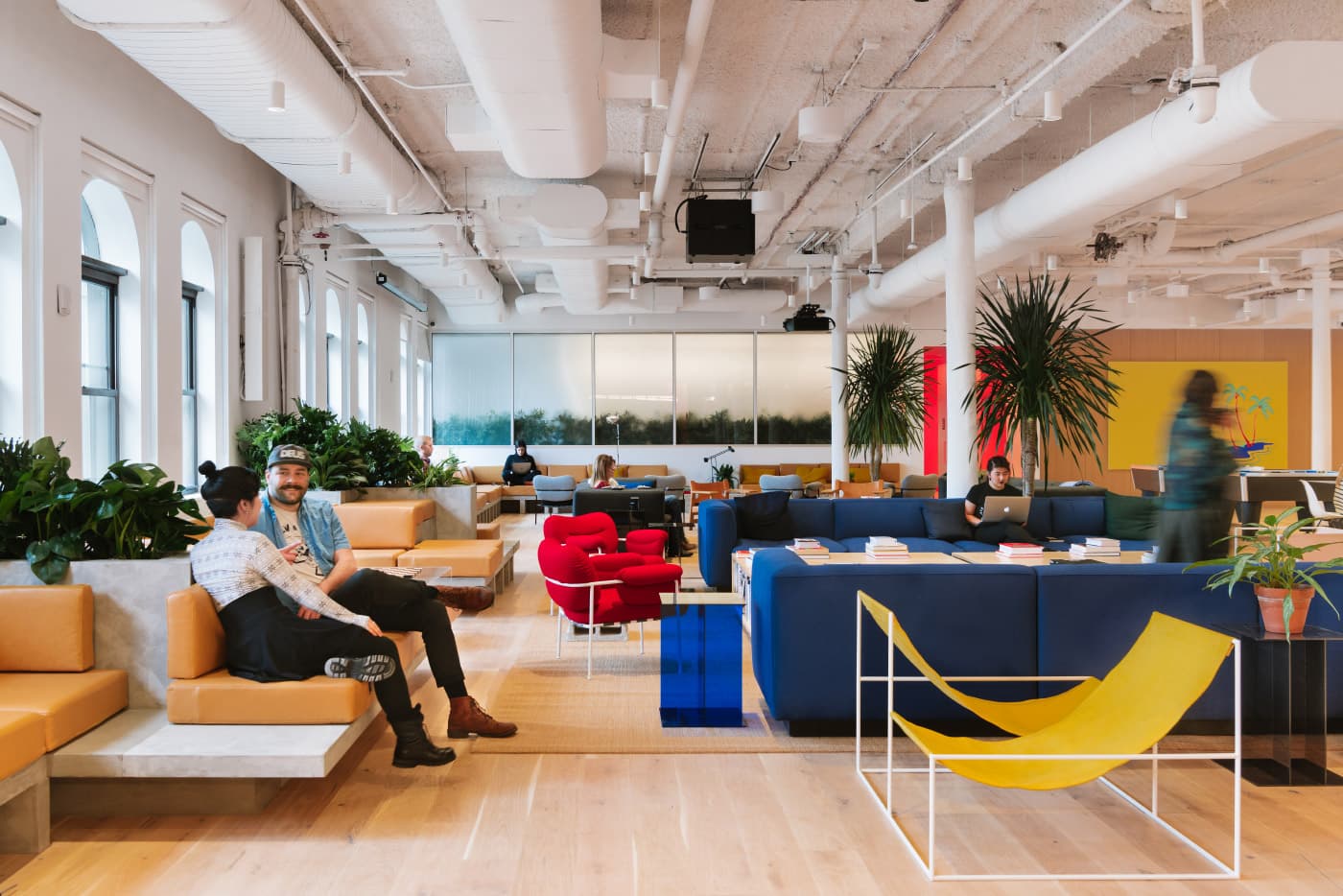 Elastyczne przestrzenie do pracy z WeWork: Twój kompletny przewodnik po nowoczesnych rozwiązaniach biurowych