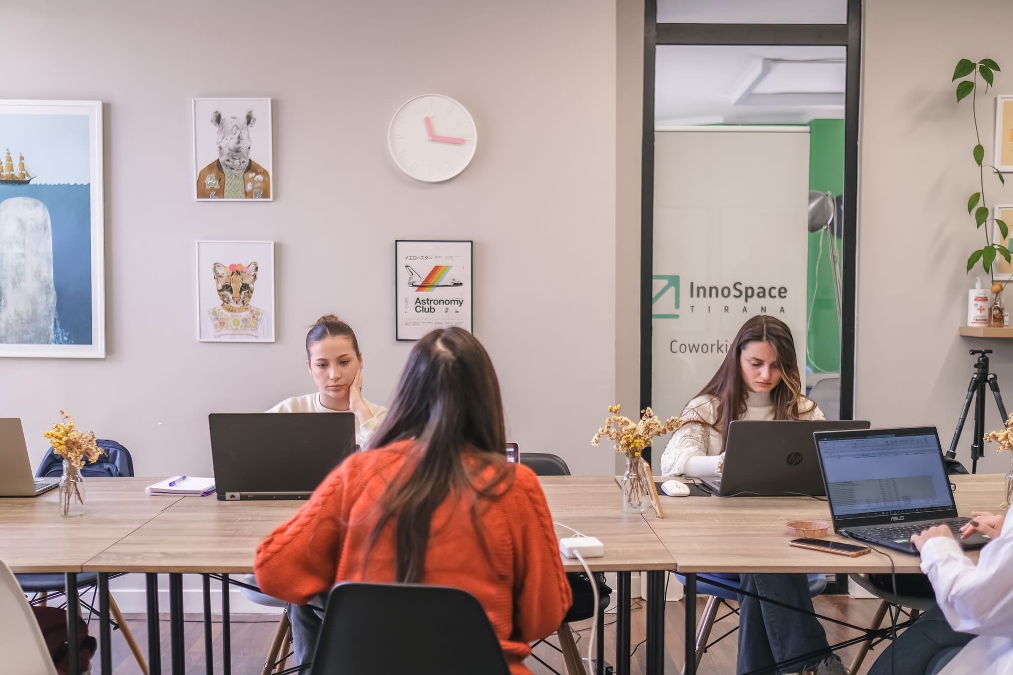 Por qué la flexibilidad es clave en el entorno laboral moderno: opiniones de responsables de People Ops