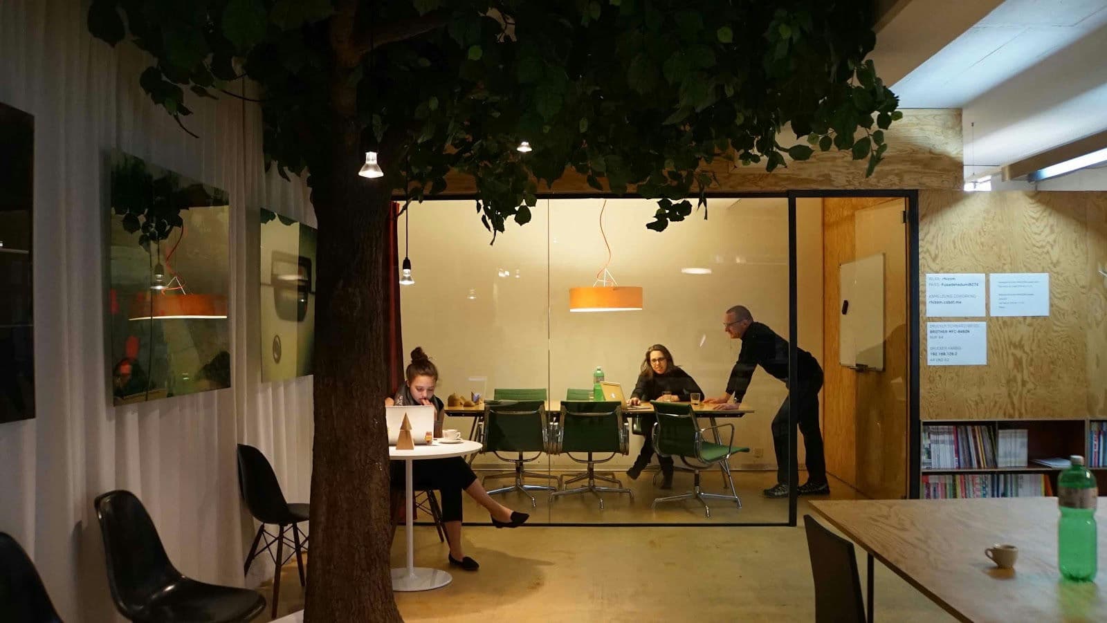 Coworking w Szwajcarii: rekomendowana przestrzeń One Coworking na styczeń 2026 – RHIZOM (Bazylea)