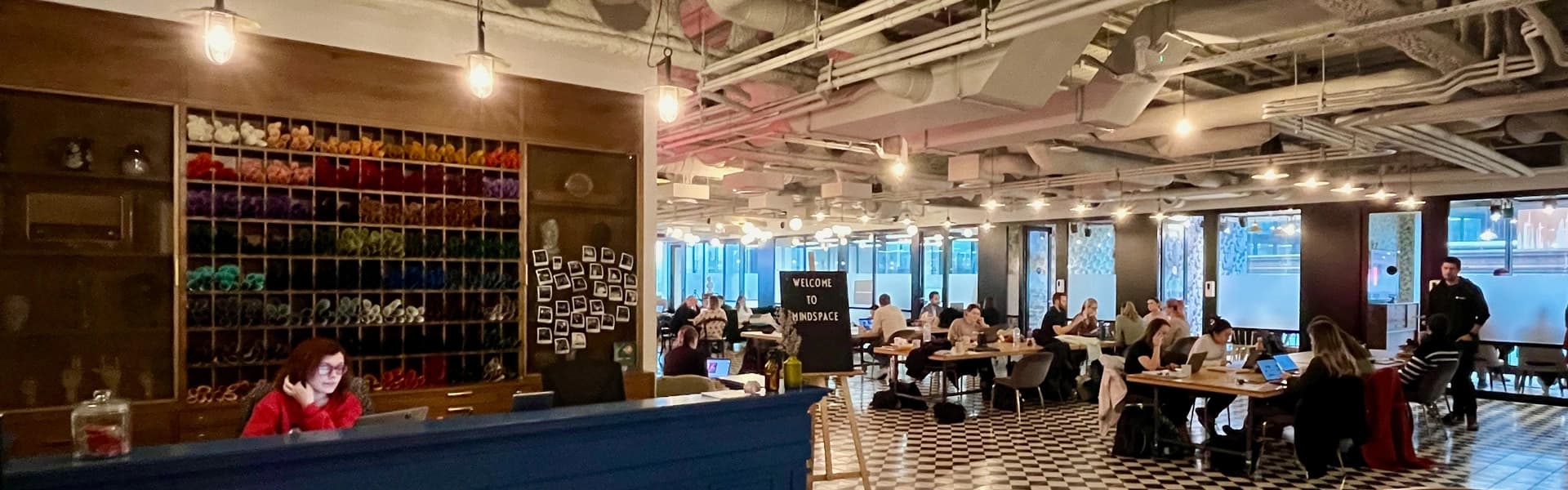 Kleiner werden, besser werden: Wie weniger feste Bürofläche die Flexibilität der Mitarbeitenden finanziert