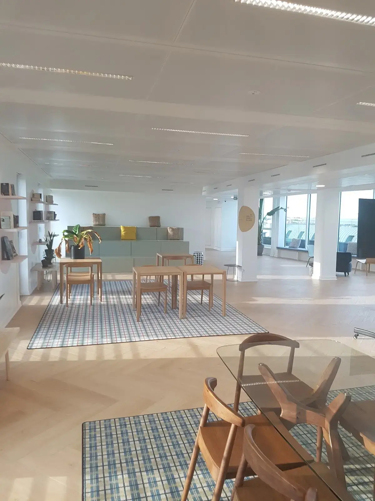 Morning, Clichy interior photo 1