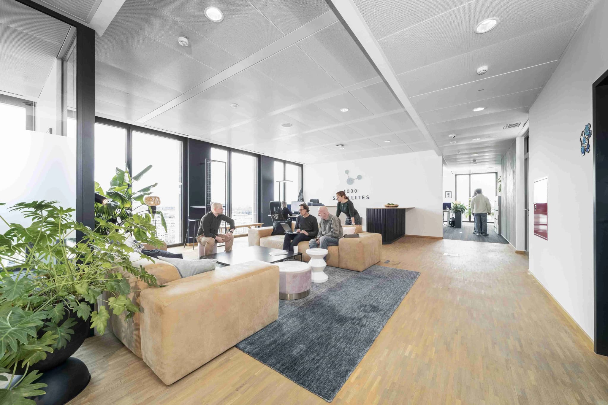 1000 Satellites Glückstein