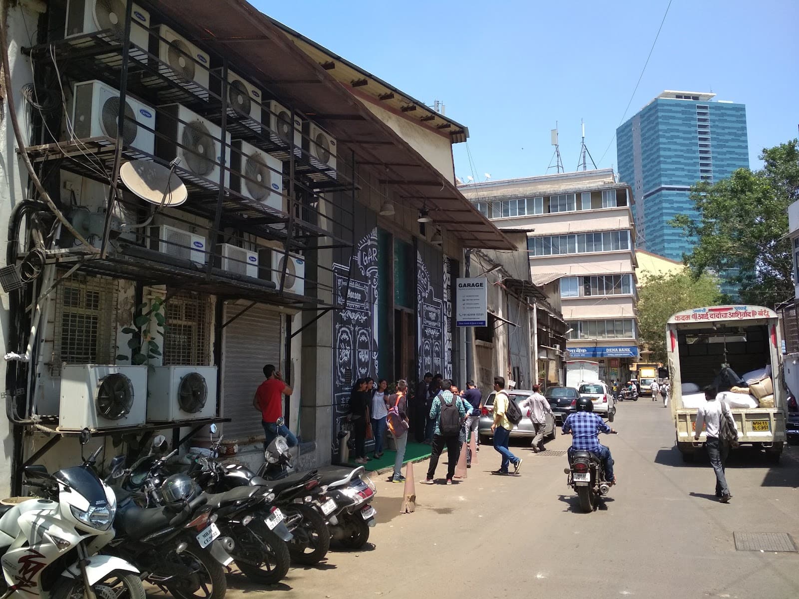 Garage Coworking Space interior photo 1