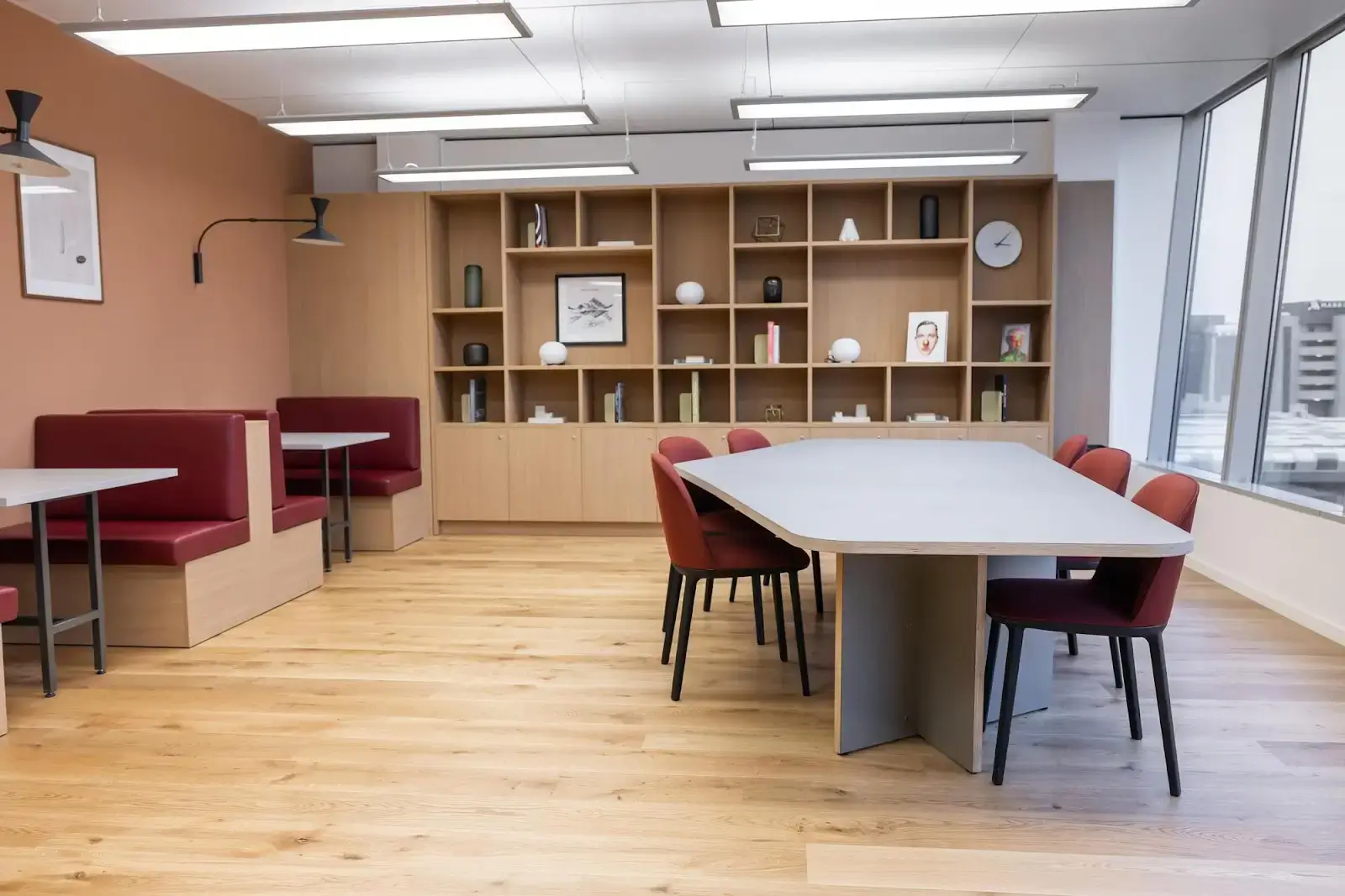 Regus Frankfurt THE SQUAIRE Conference Center interior photo 2