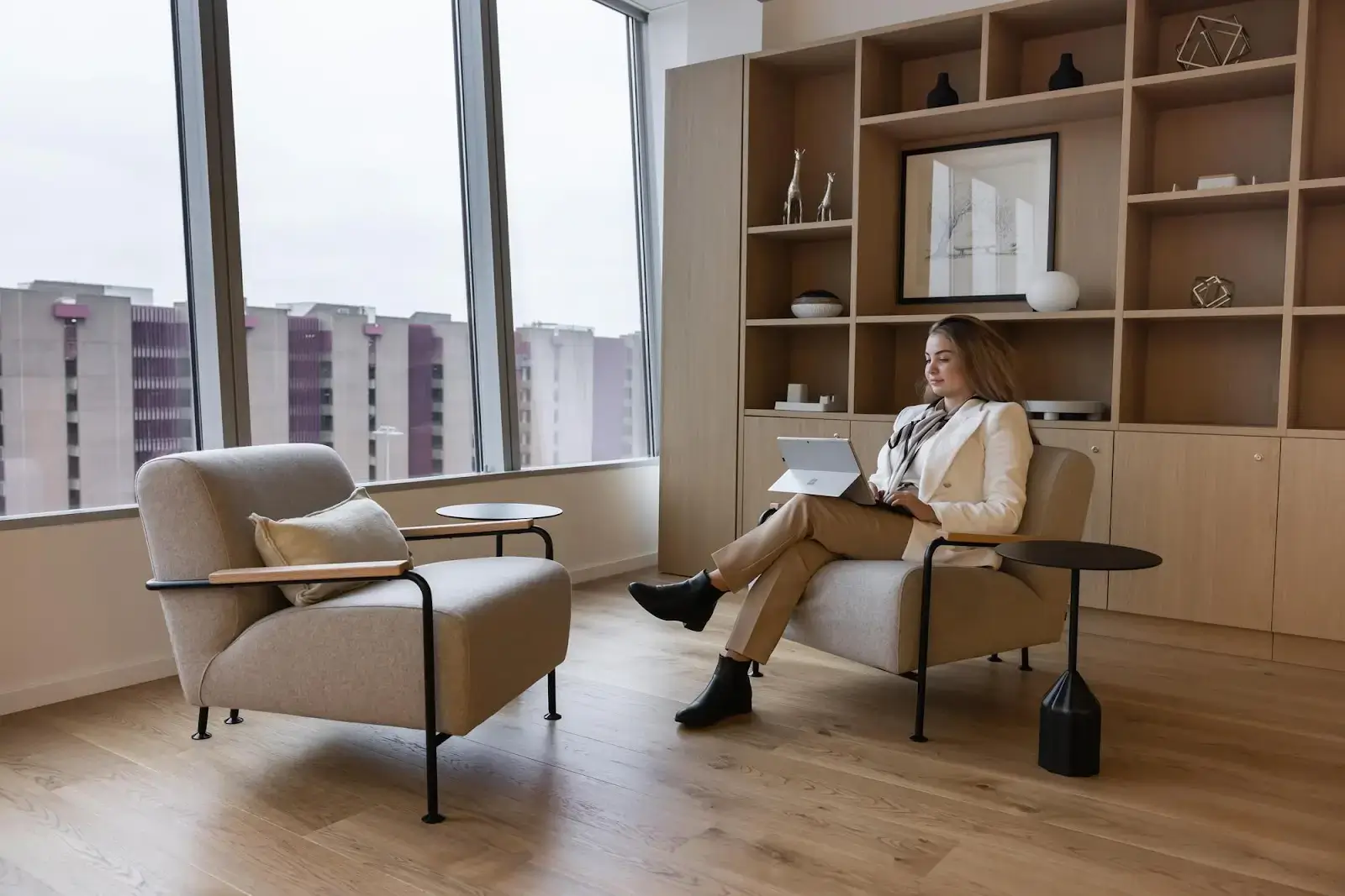 Regus Frankfurt THE SQUAIRE Conference Center interior photo 3