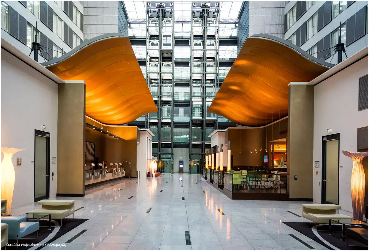 Regus Frankfurt THE SQUAIRE Conference Center interior photo 8