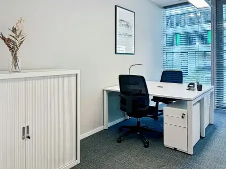 Regus Frankfurt THE SQUAIRE Conference Center interior photo 9