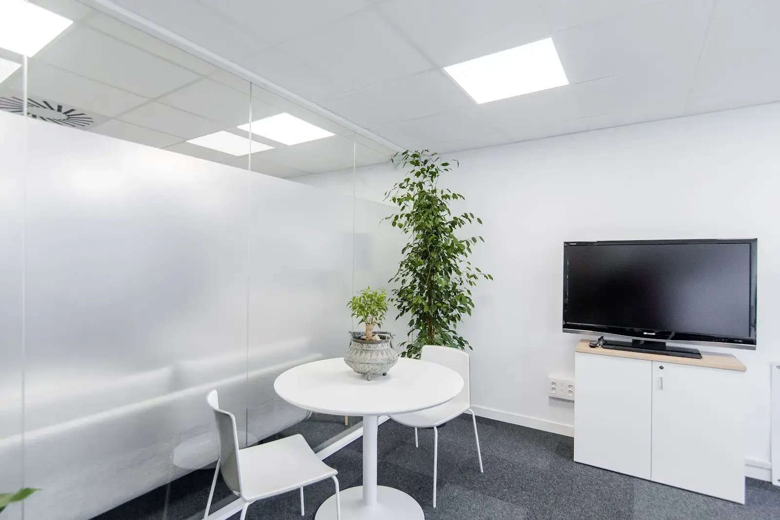 Mitre Workspace interior photo 2