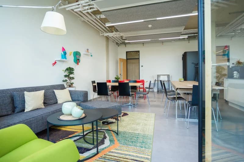 Factory Campus interior photo 4