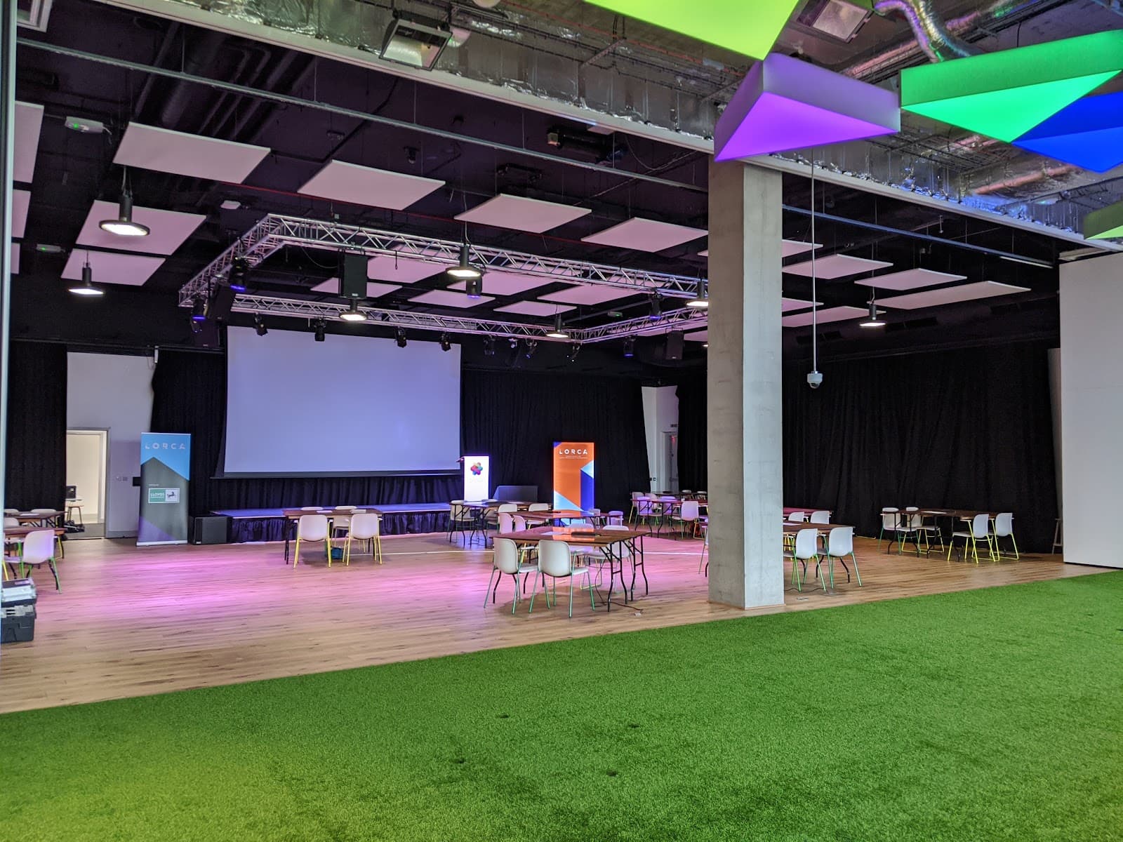 Plexal interior photo 6