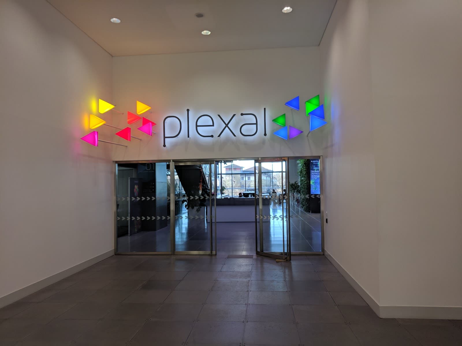 Plexal interior photo 7