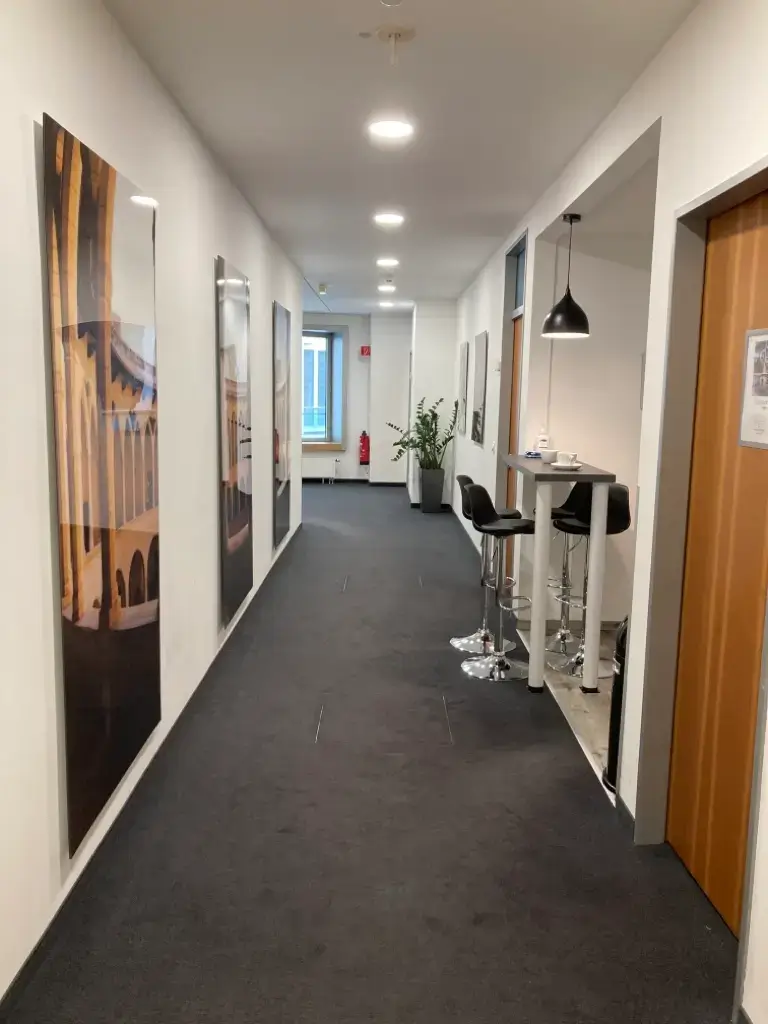 Regus Düsseldorf Neuer Zollhof interior photo 4