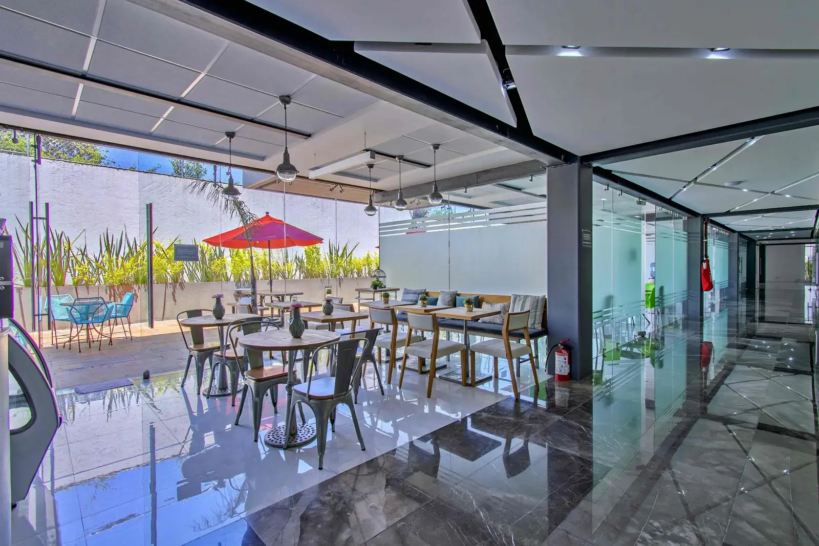 Novo Emerald interior photo 6