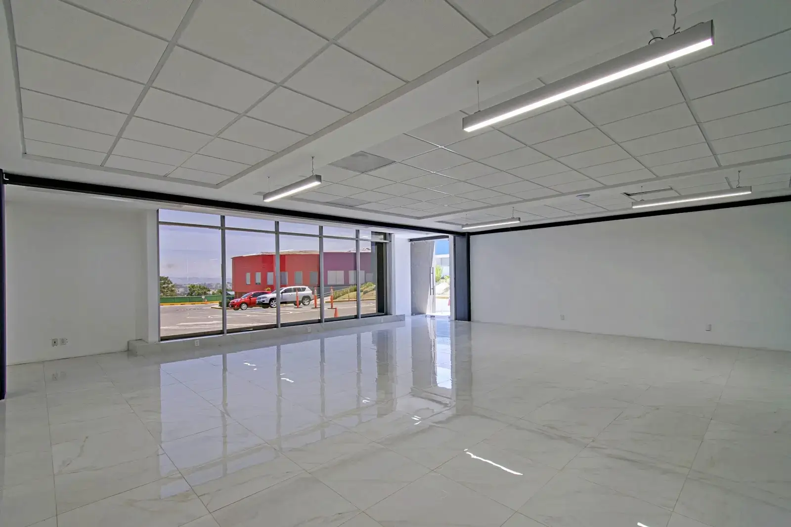 Novo Emerald interior photo 7