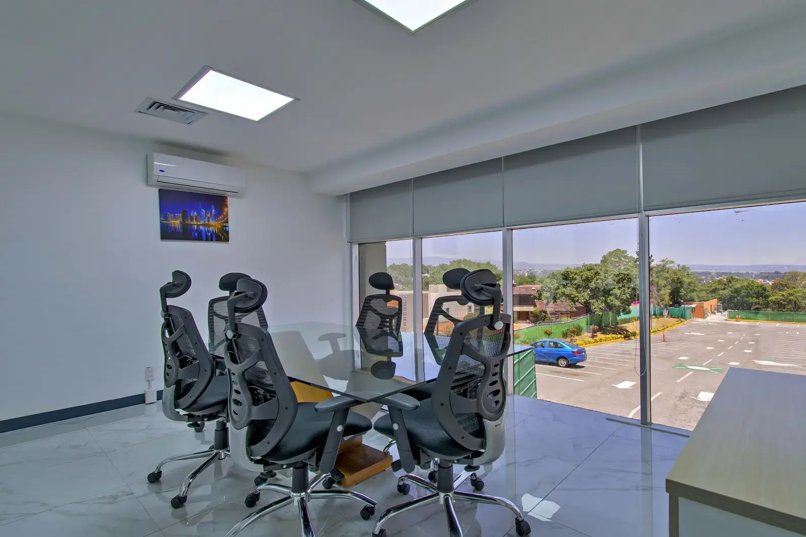 Novo Emerald interior photo 8