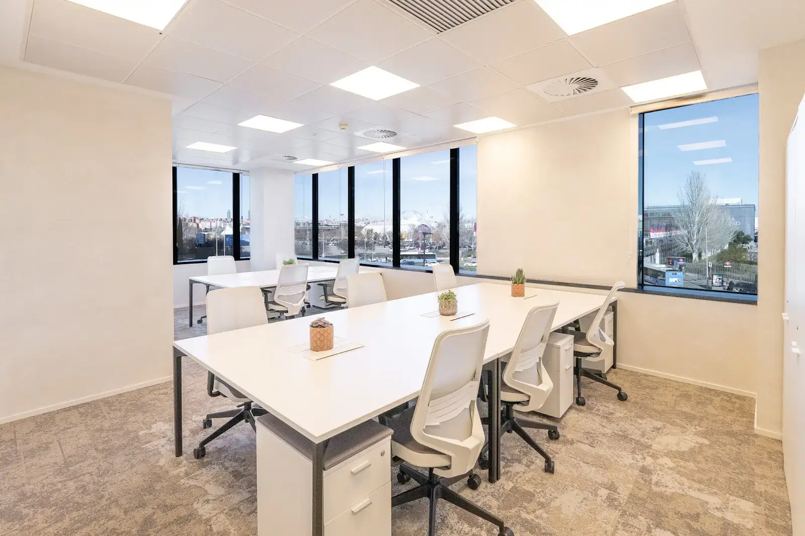 Coworking LOOM Campo de las Naciones interior photo 3
