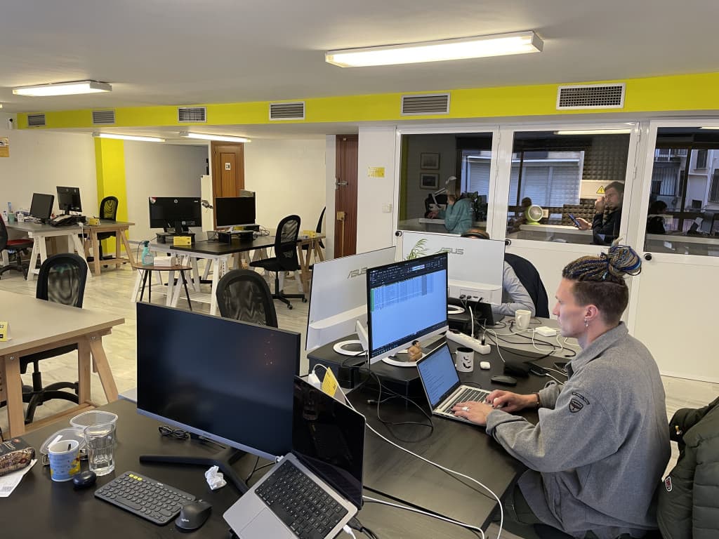 TLR Coworking interior photo 7